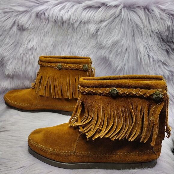 Minnetonka Moccasins 292 Folded Fringe Zip Back Tan Women's Shoes Size 7 - Picture 1 of 7